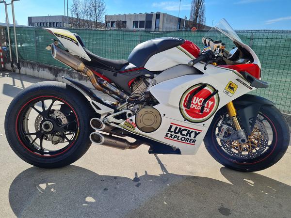 DUCATI V4